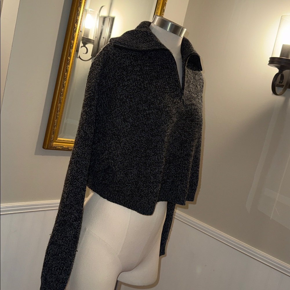 Woman’s  ALO Yoga Black and Gray Marl Cropped Pullover Sweater 1/4 zip. Med. ECU - Picture 4 of 9